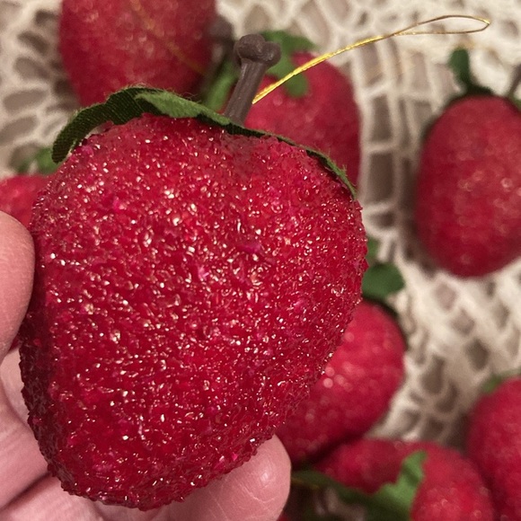 Set Of 19 Vintage Strawberry Ornaments - Picture 7 of 12